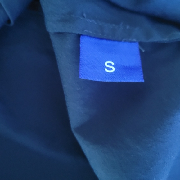 Kit & Ace Stretch Shirting V-neck blouse - Picture 9 of 10